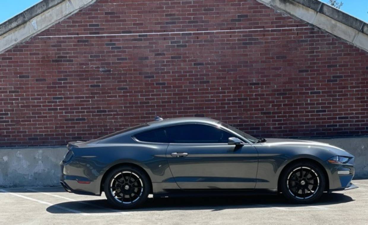 2020 Ford Mustang EcoBoost Premium's photo