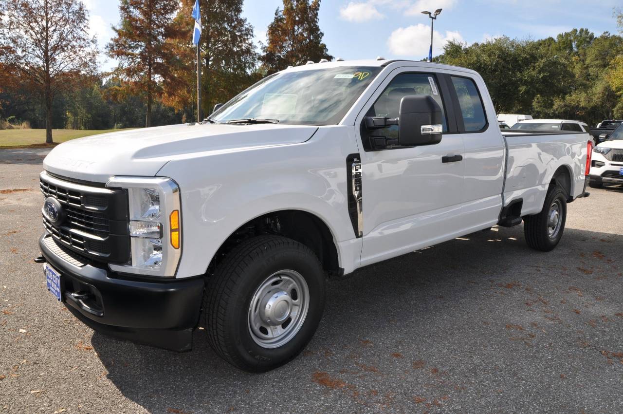 2026 Ford F-250 Super Duty XL's photo