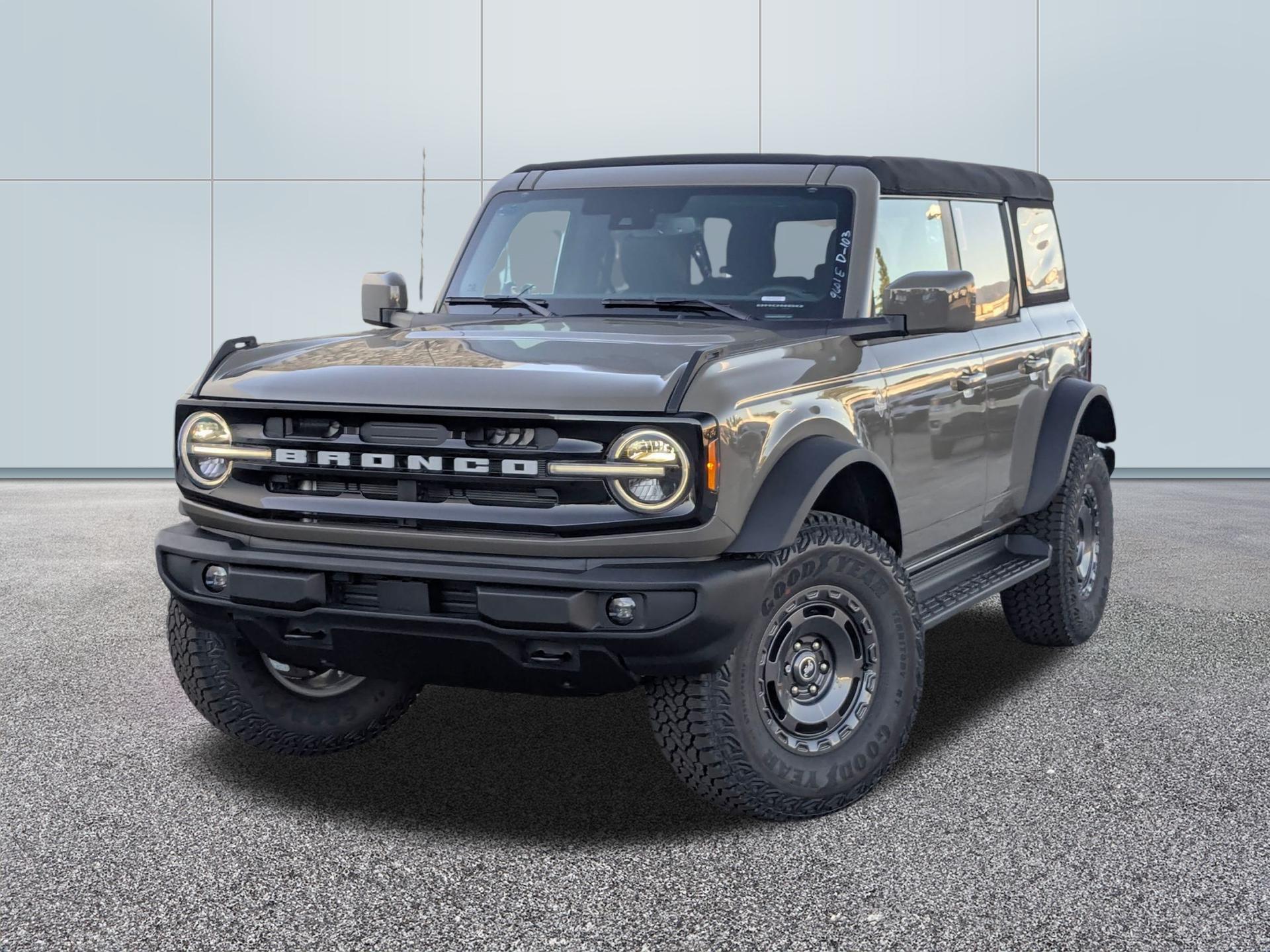 2025 Ford Bronco Outer Banks photo 4