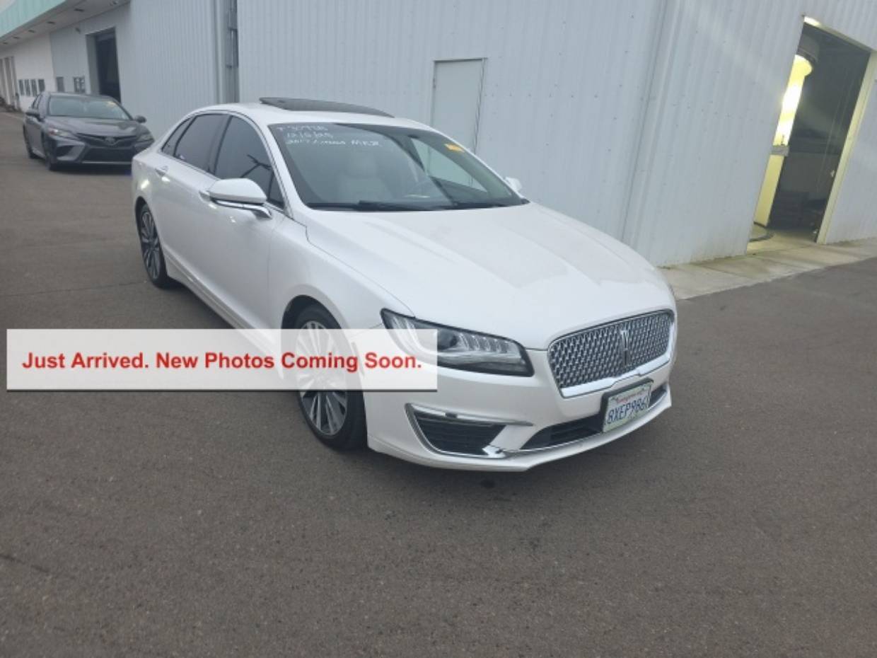 2017 Lincoln MKZ Reserve's photo