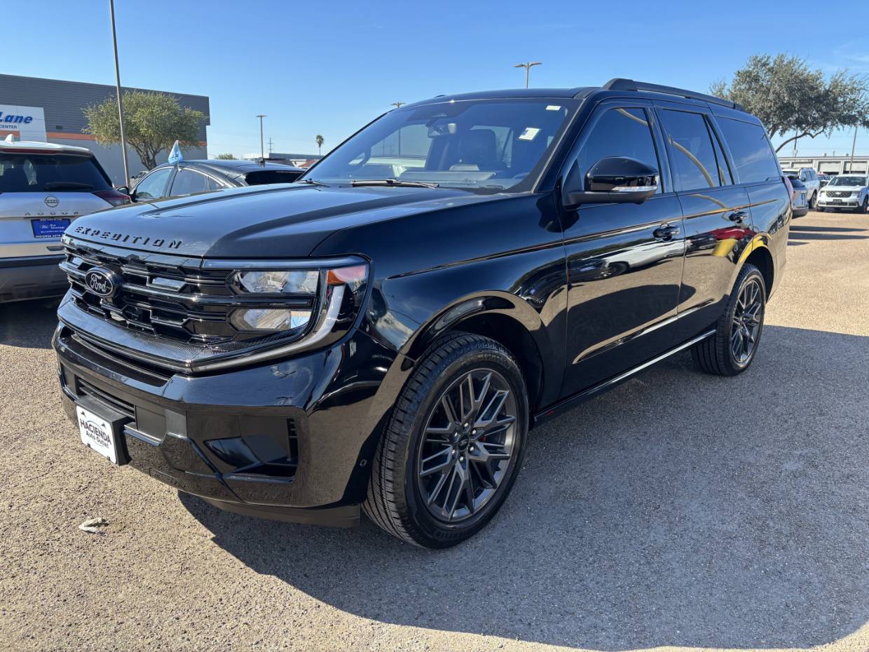 2025 Ford Expedition Platinum's photo
