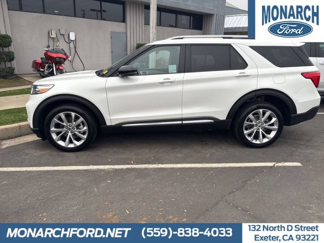 2023 Ford Explorer Platinum's photo