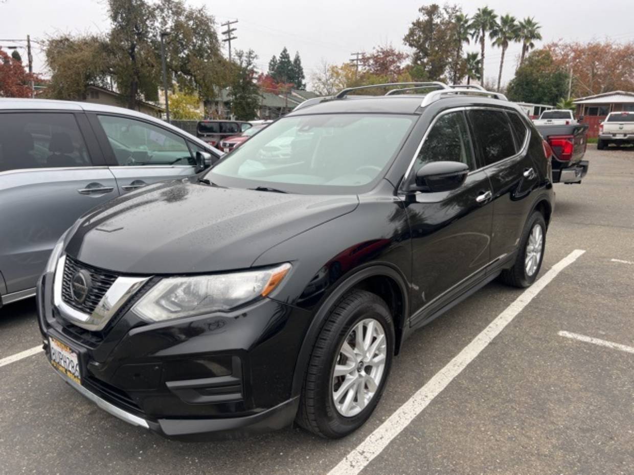 2020 Nissan Rogue SV's photo