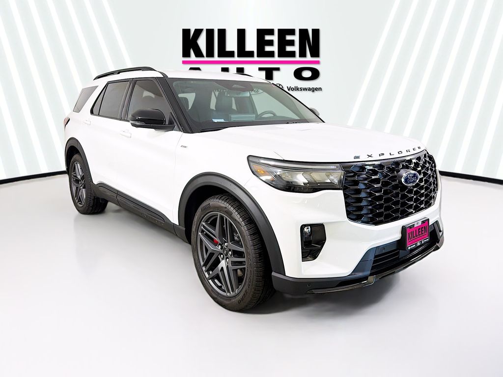 2025 Ford Explorer ST-LINE's photo