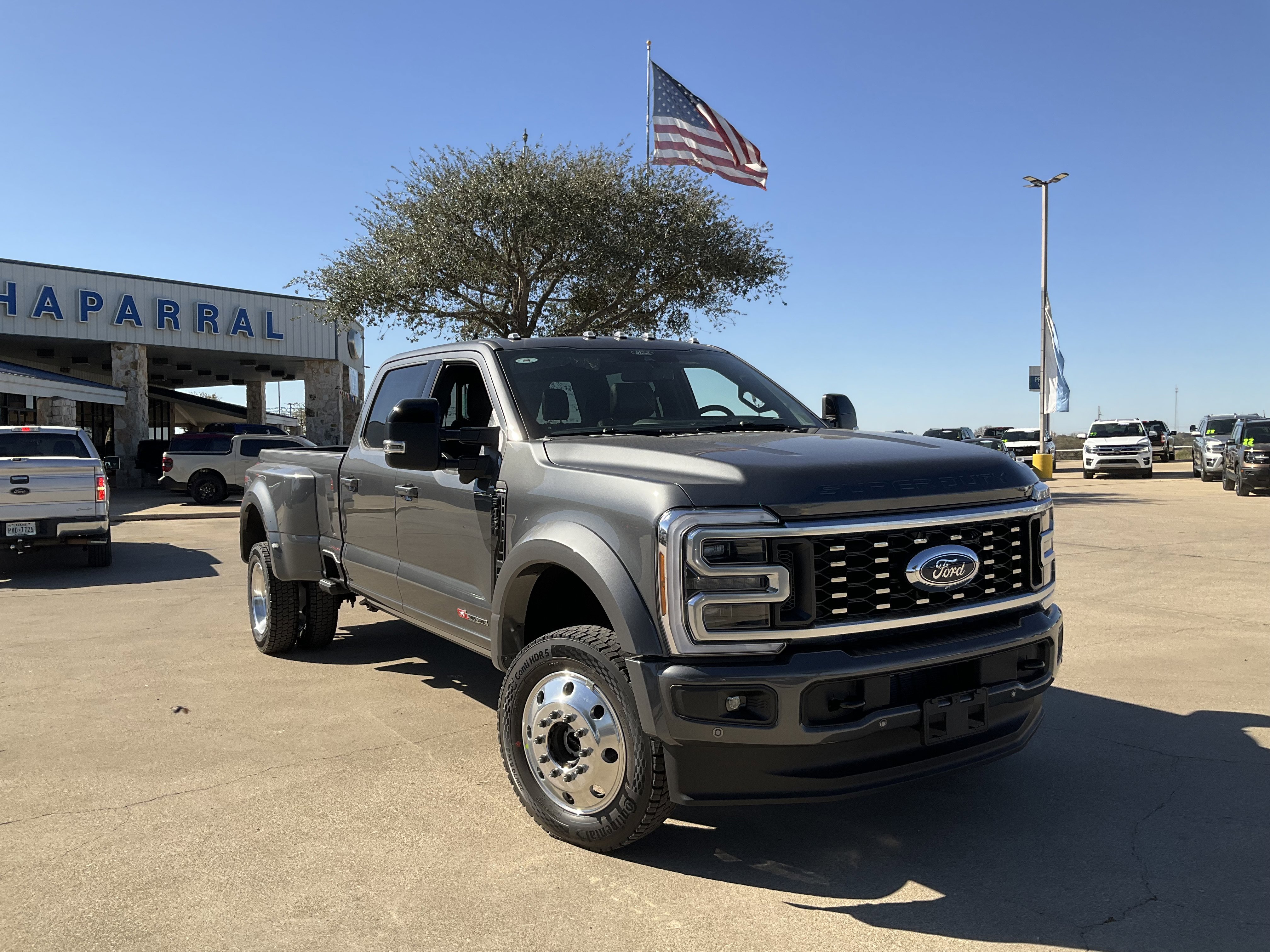 2026 Ford F-450 Super Duty Platinum's photo