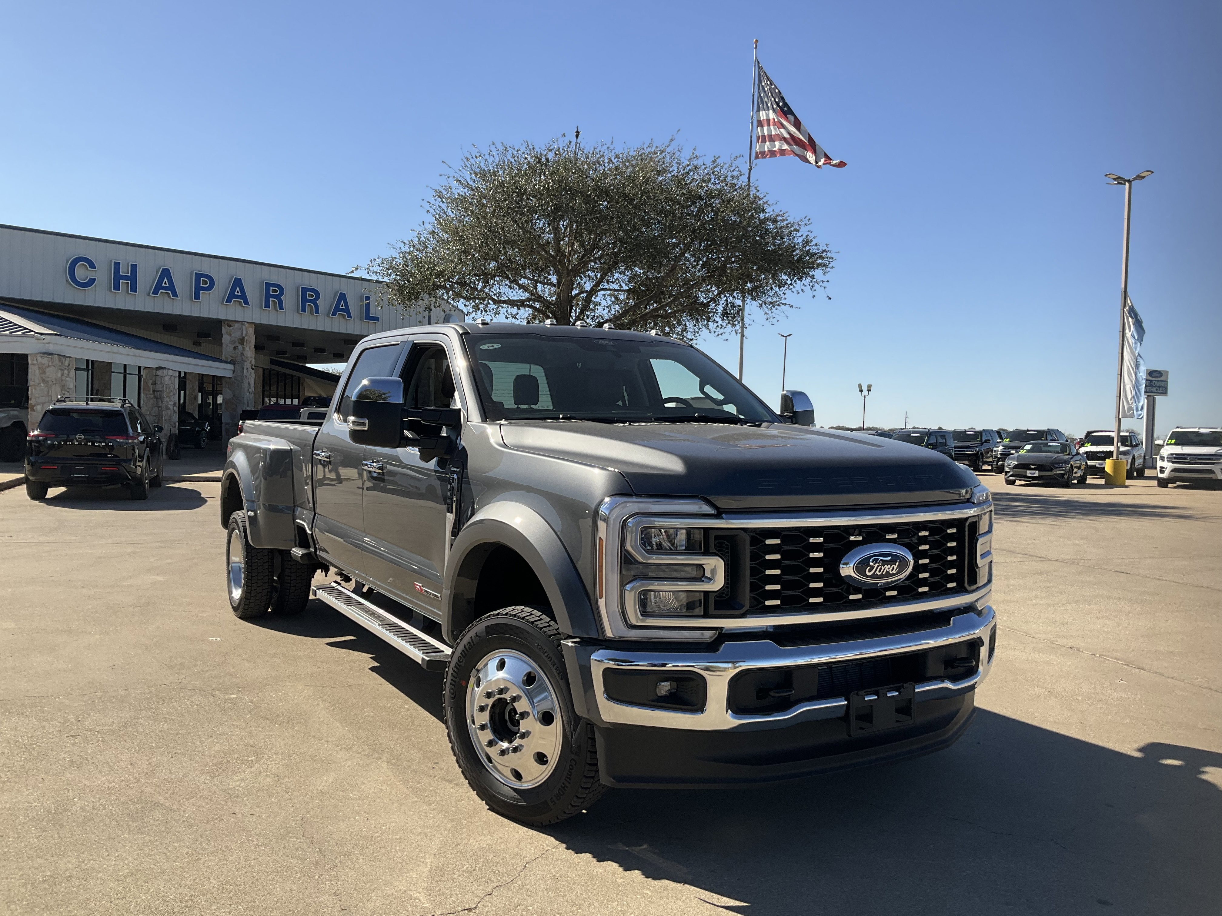 2026 Ford F-450 Super Duty Lariat's photo