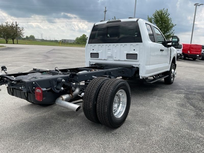 2025 Ford F-350 XL photo 4