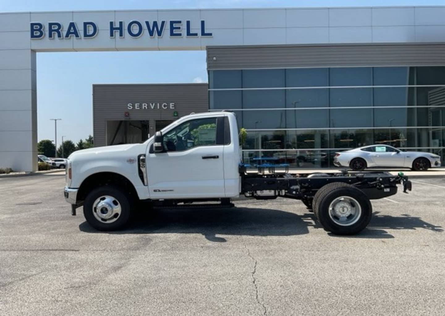 2025 Ford F-350 Super Duty Chassis Cab XL's photo