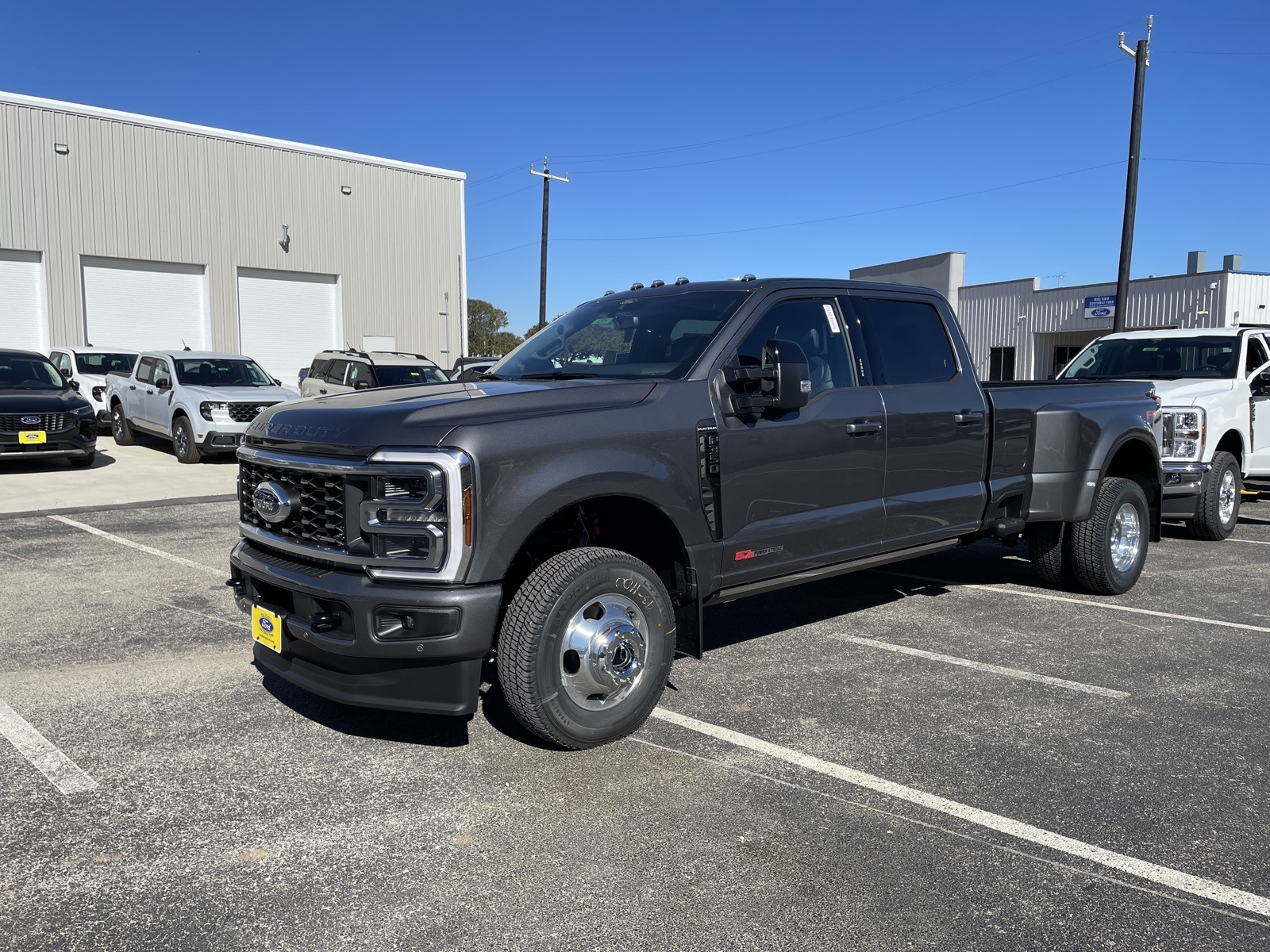 2026 Ford F-350 Super Duty Platinum's photo