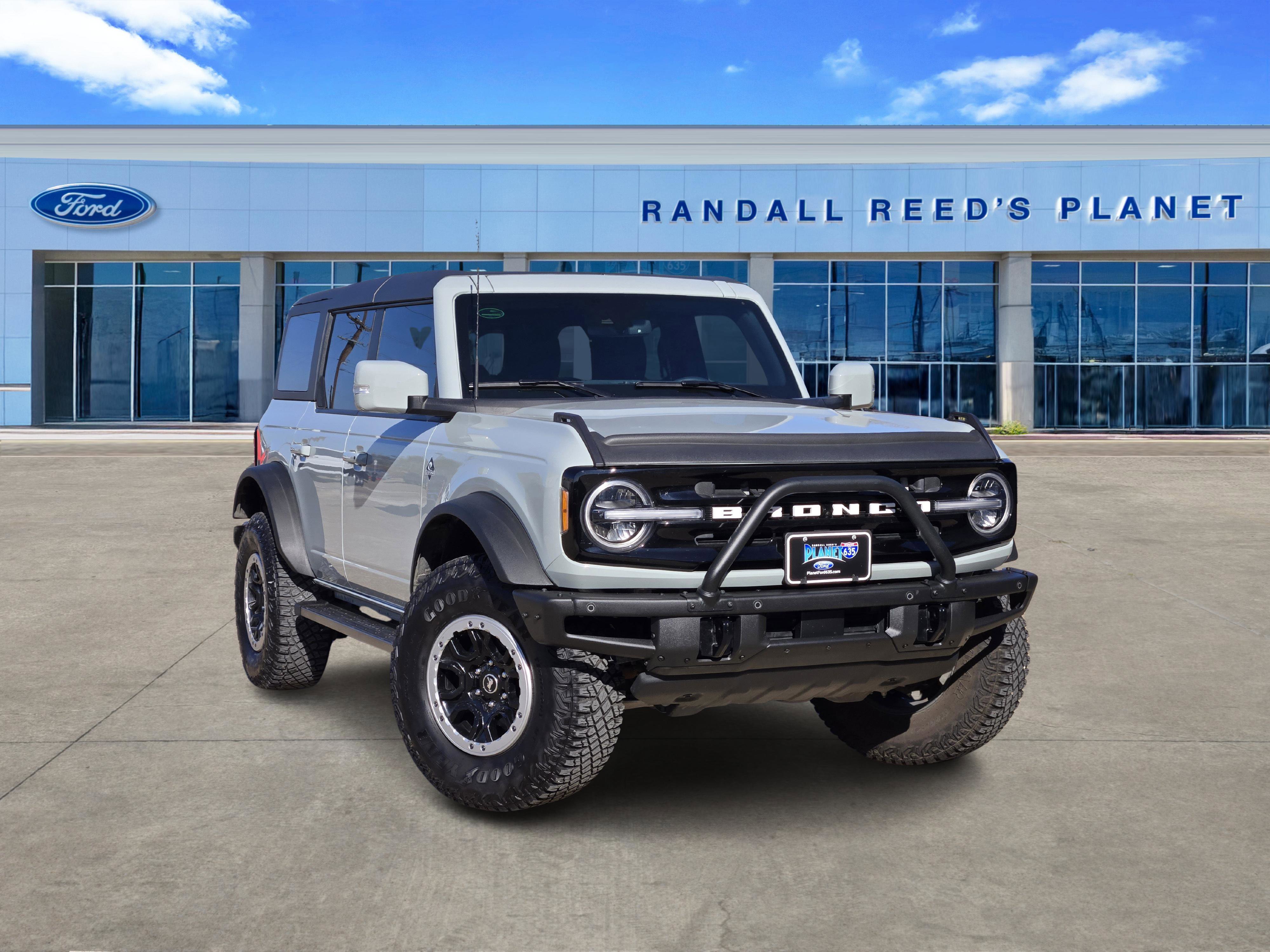 2023 Ford Bronco 4-Door Outer Banks's photo