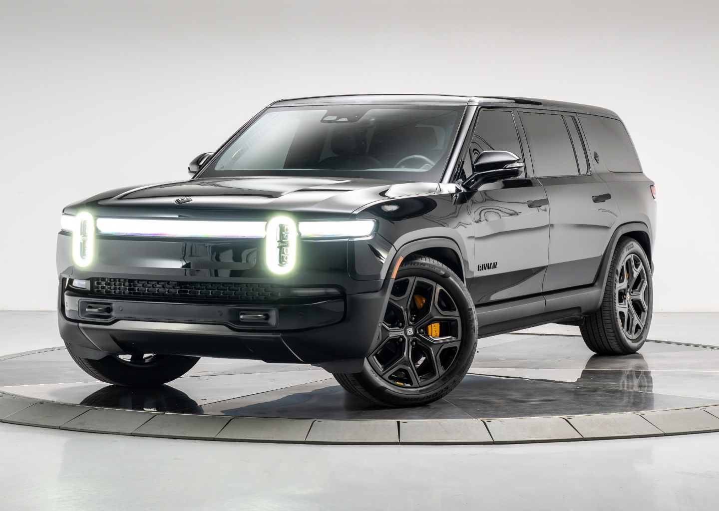 2025 Rivian R1S Ascend's photo