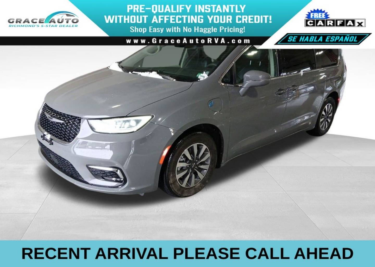 2022 Chrysler Pacifica Hybrid Touring L's photo