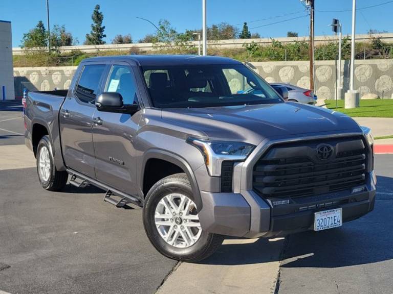 2025 Toyota Tundra 4WD SR5