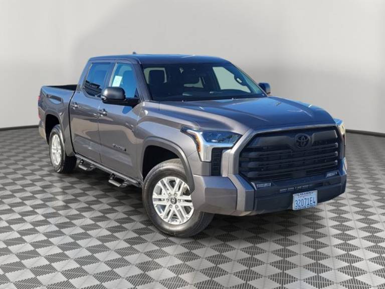 2025 Toyota Tundra 4WD SR5