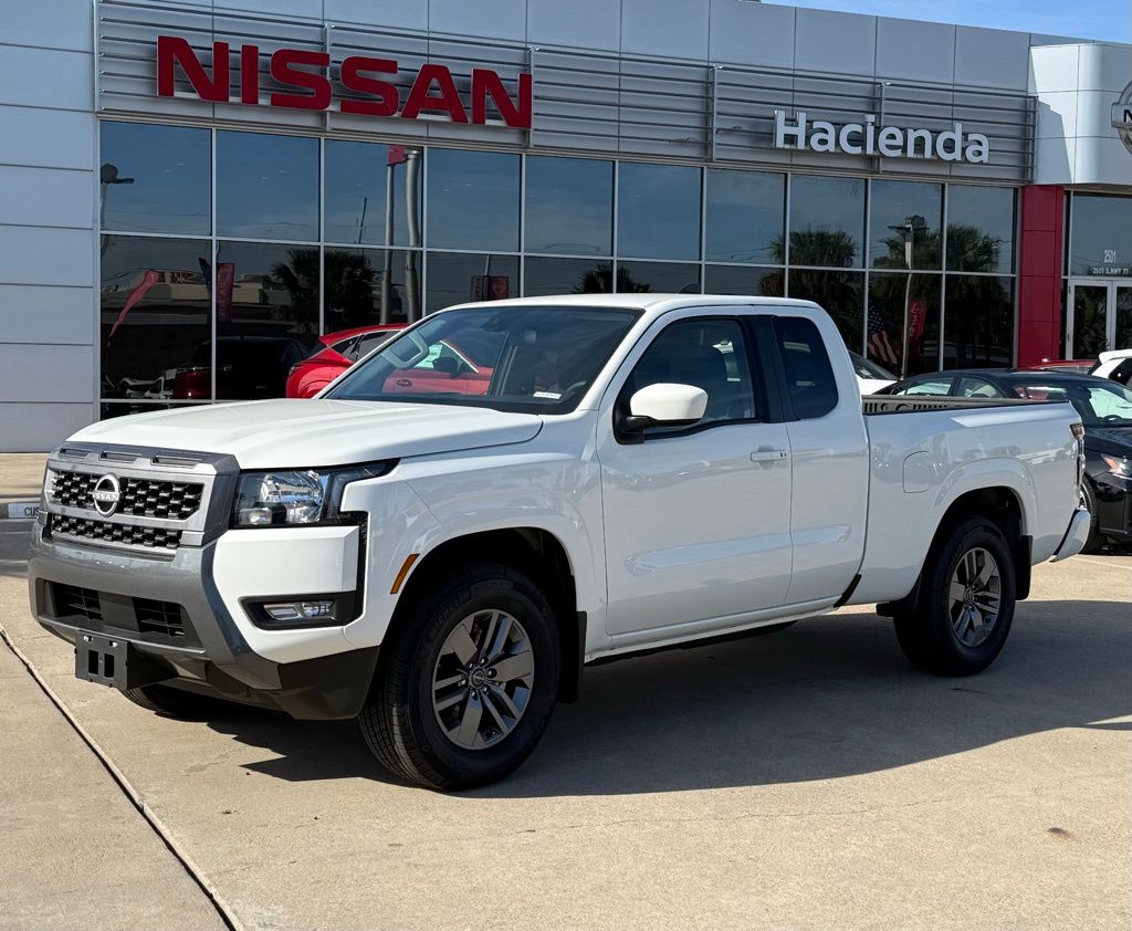 2025 Nissan Frontier SV's photo