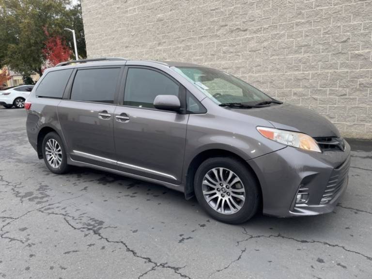 2020 Toyota Sienna XLE Premium