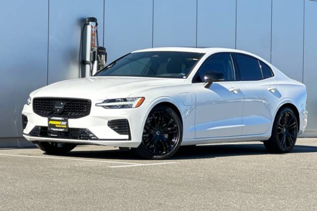 2023 Volvo S60 Recharge Plug-In Hybrid T8 Plus Black Edition