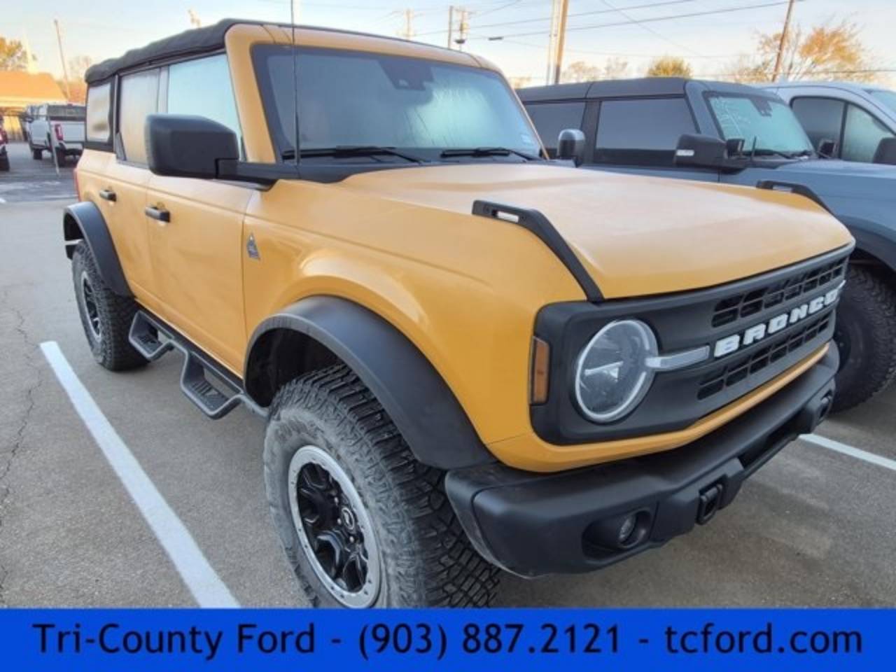 2022 Ford Bronco 4-Door Black Diamond's photo