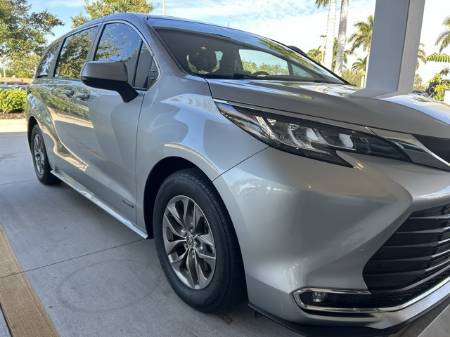 2021 Toyota Sienna XLE