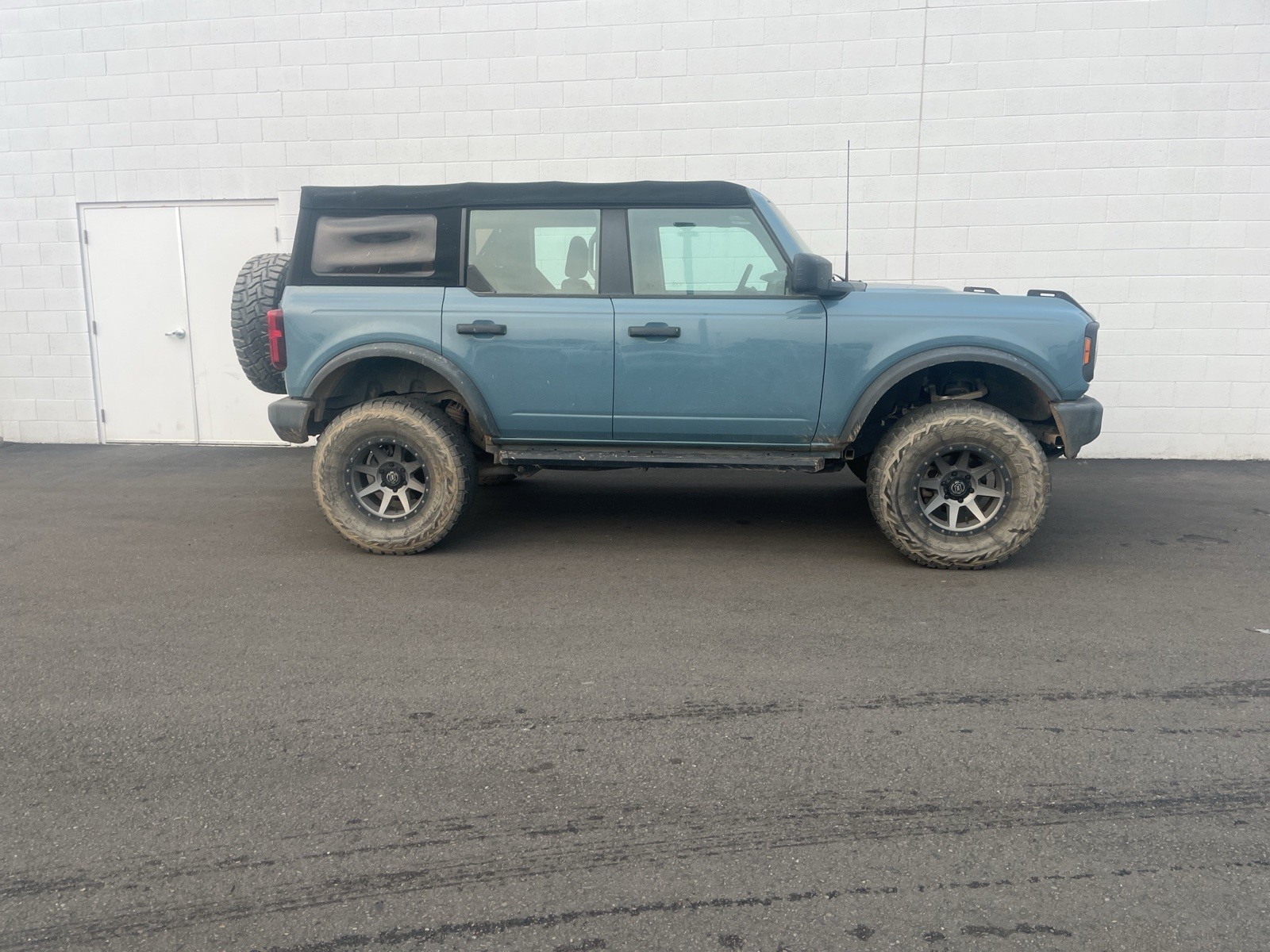 2022 Ford Bronco 4-Door Base's photo