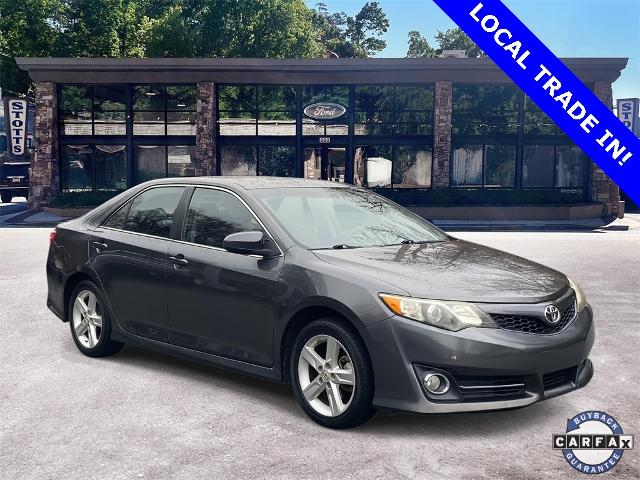 2014 Toyota Camry SE's photo