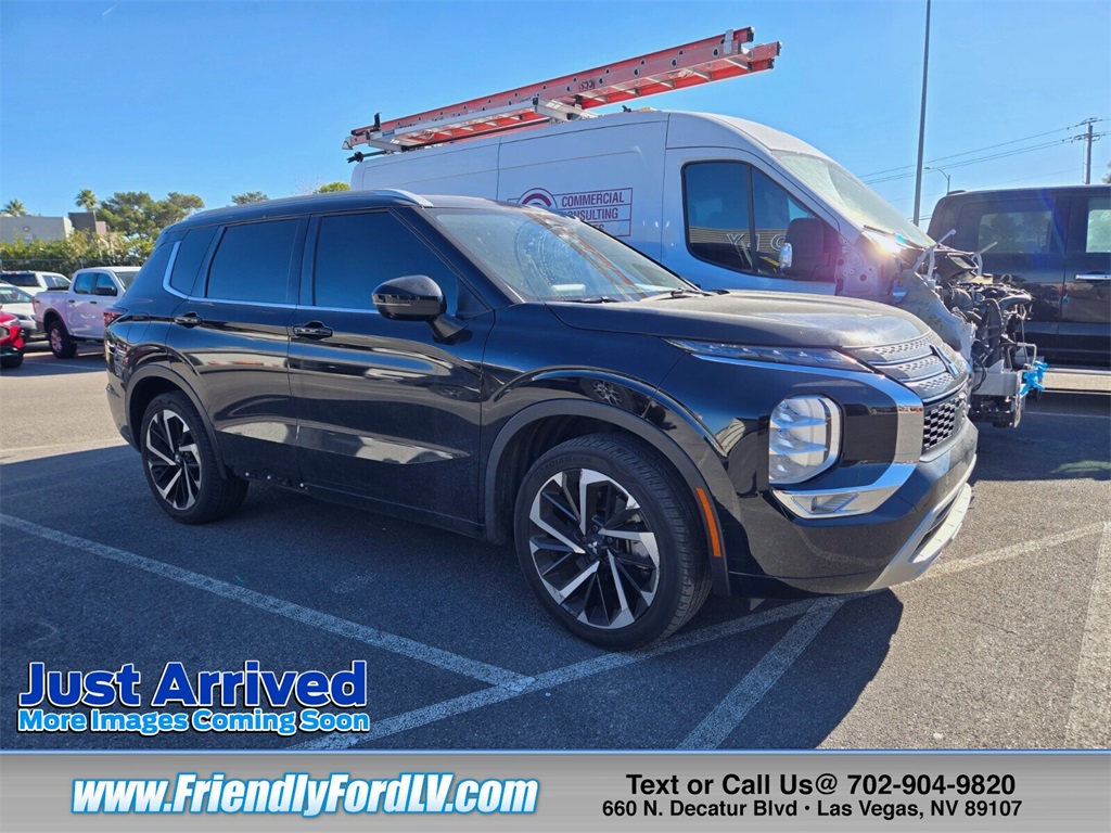 2022 Mitsubishi Outlander SEL's photo