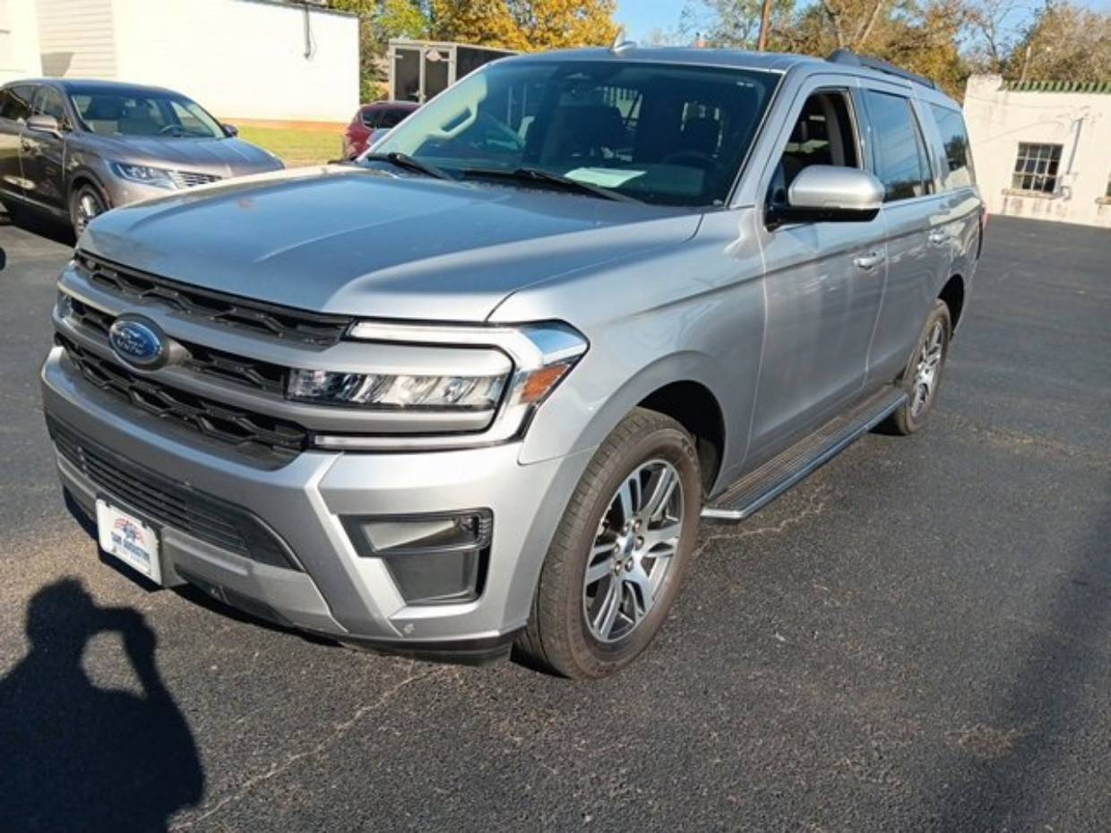 2022 Ford Expedition XLT's photo