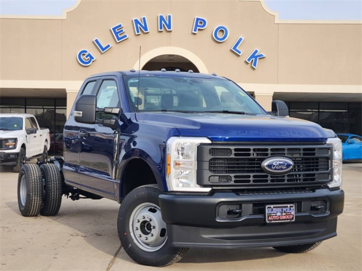 2026 Ford F-350 Super Duty Chassis Cab XL's photo