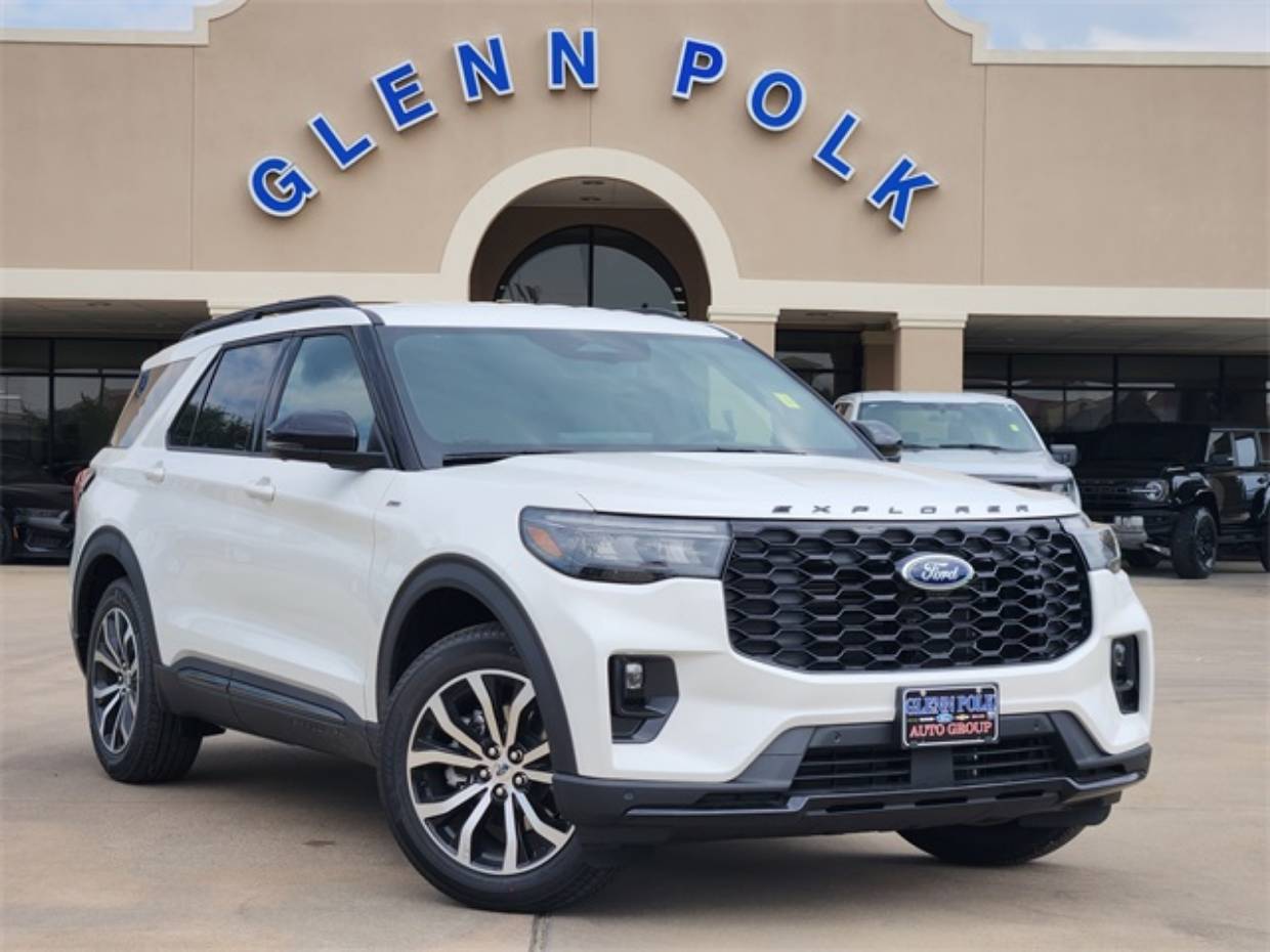 2025 Ford Explorer ST-LINE's photo