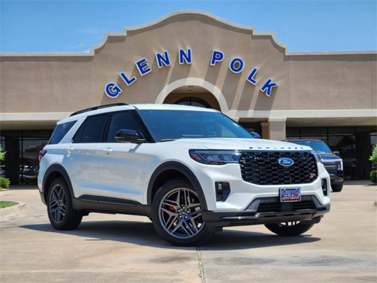 2025 Ford Explorer ST's photo