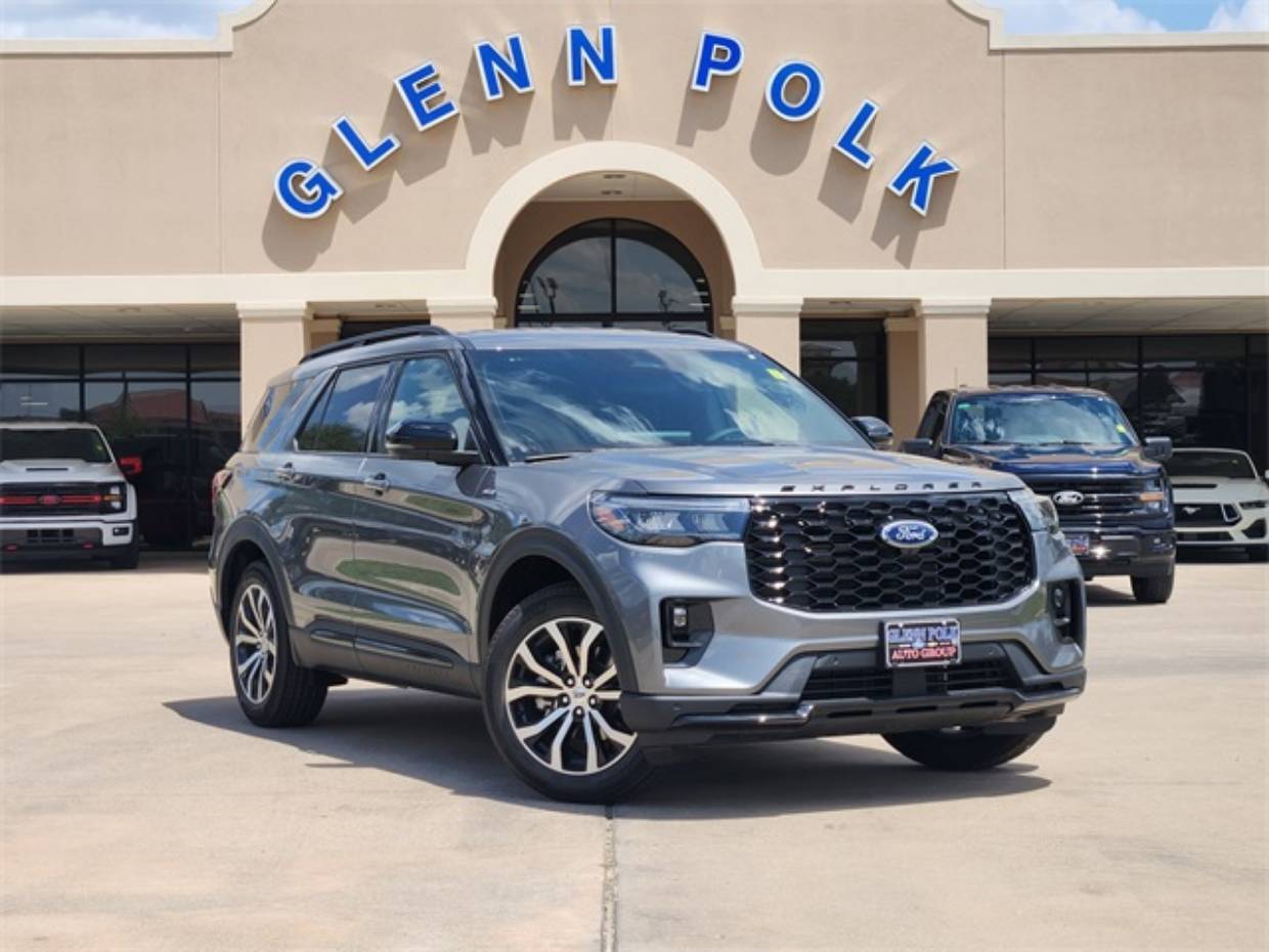 2025 Ford Explorer ST-LINE's photo