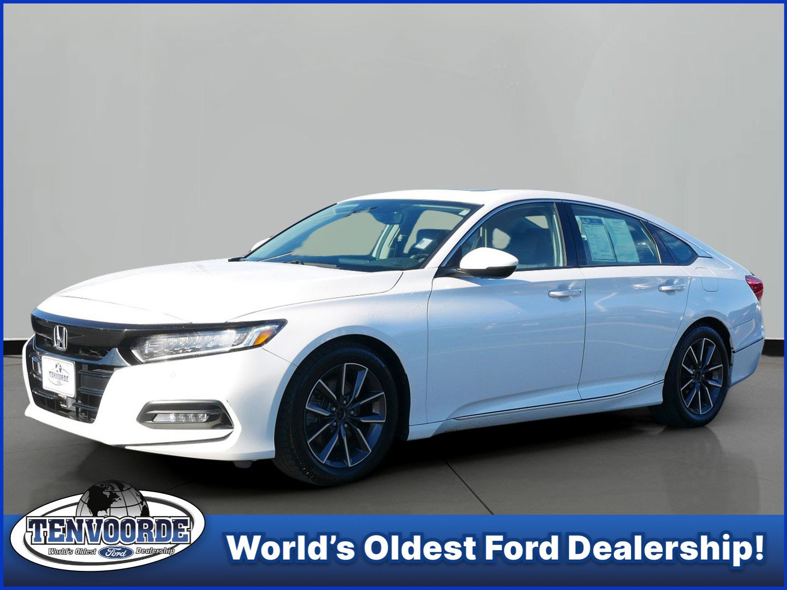 2018 Honda Accord Touring's photo