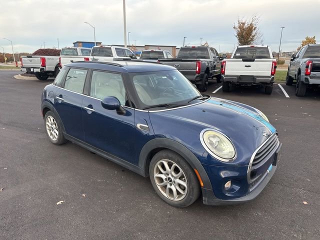2017 MINI Cooper Base's photo