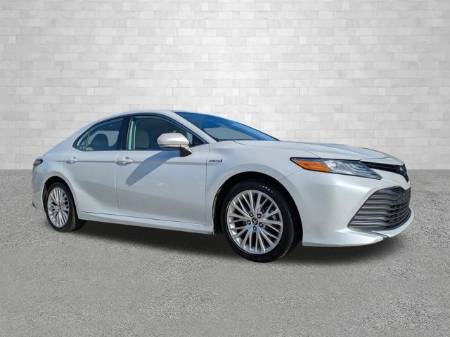 2020 Toyota Camry Hybrid XLE