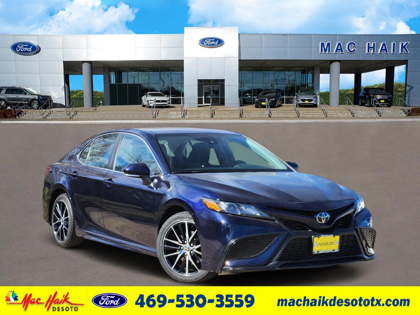 2022 Toyota Camry SE's photo