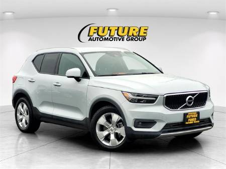2021 Volvo XC40 Momentum