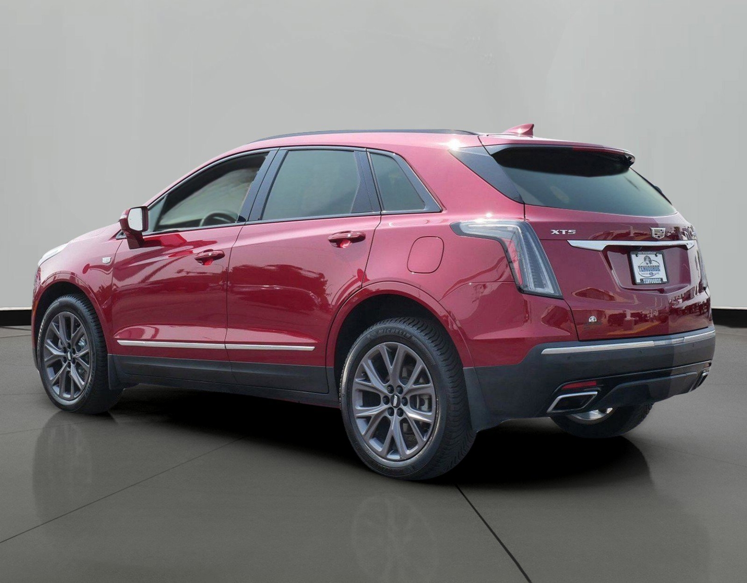 Used 2020 Cadillac XT5 Sport with VIN 1GYKNGRS6LZ108589 for sale in St. Cloud, Minnesota