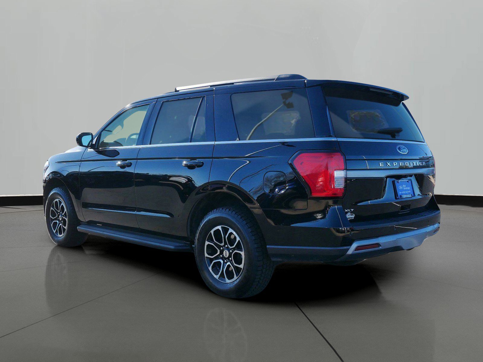 Certified 2024 Ford Expedition XLT with VIN 1FMJU1J82REA39266 for sale in St. Cloud, Minnesota