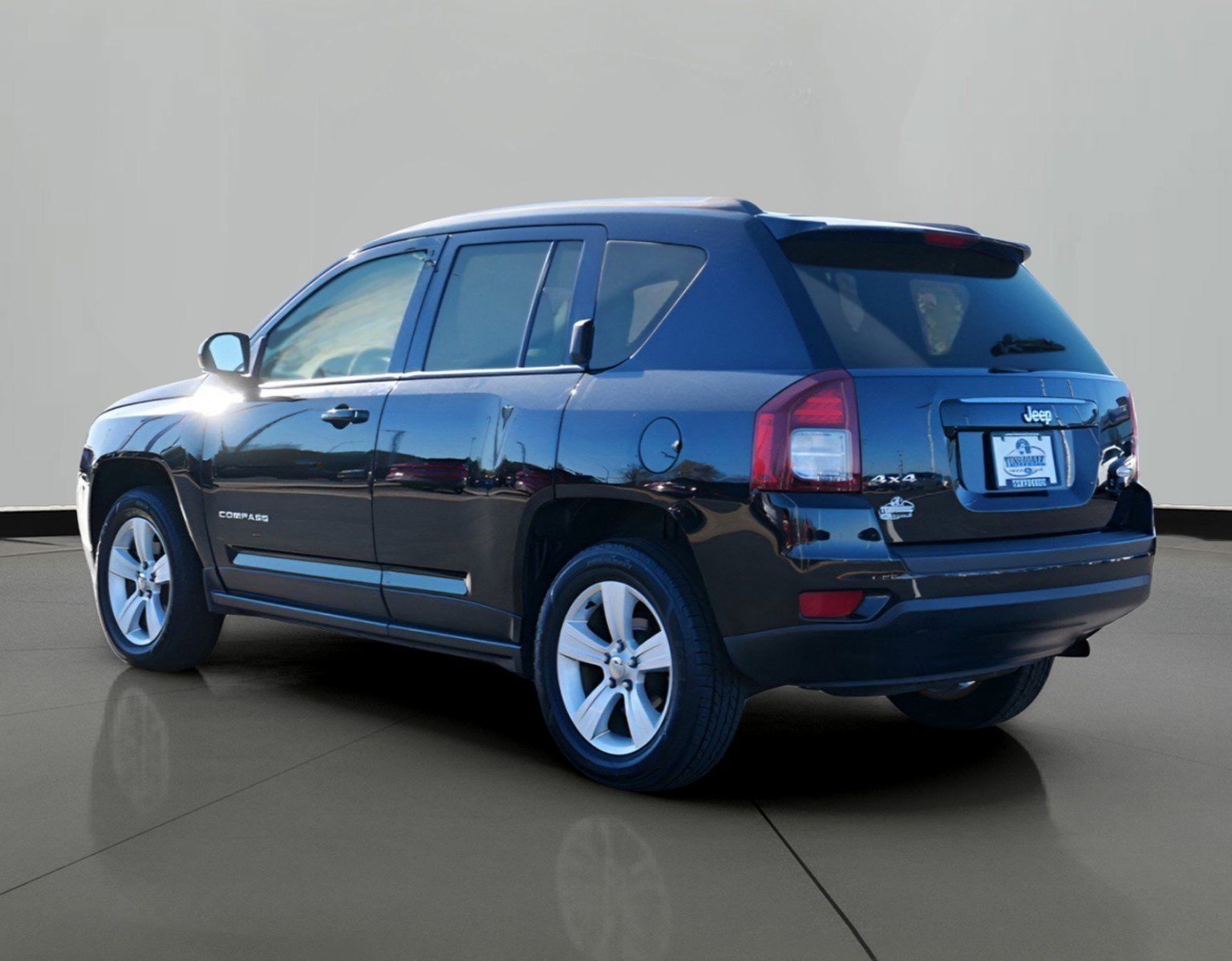 Used 2015 Jeep Compass Latitude with VIN 1C4NJDEB7FD130735 for sale in St. Cloud, Minnesota
