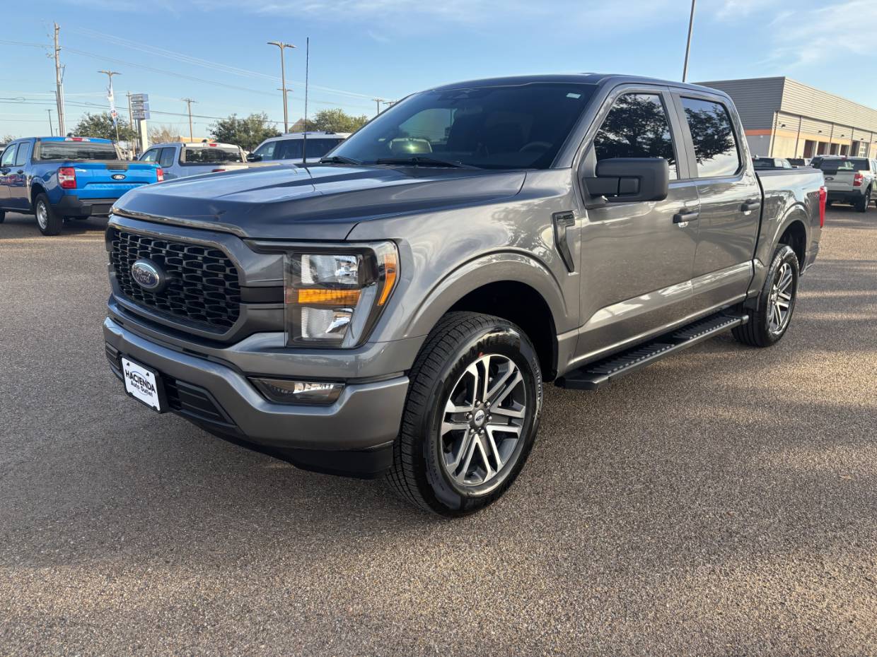 2023 Ford F-150 XL's photo