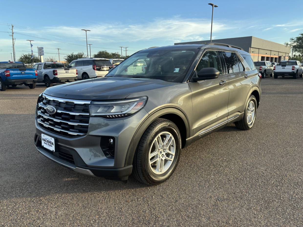 2025 Ford Explorer Active's photo