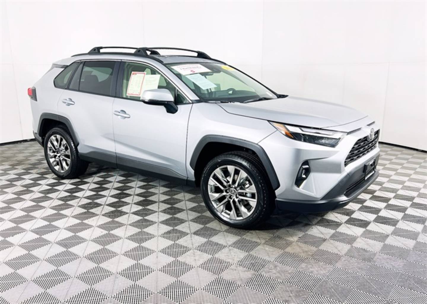 2025 Toyota RAV4 XLE Premium's photo
