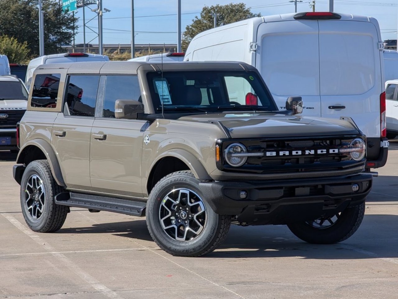 2025 Ford Bronco 4-Door Outer Banks's photo