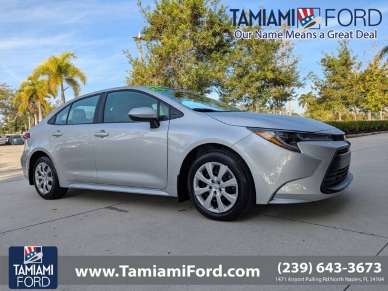 2025 Toyota Corolla LE's photo
