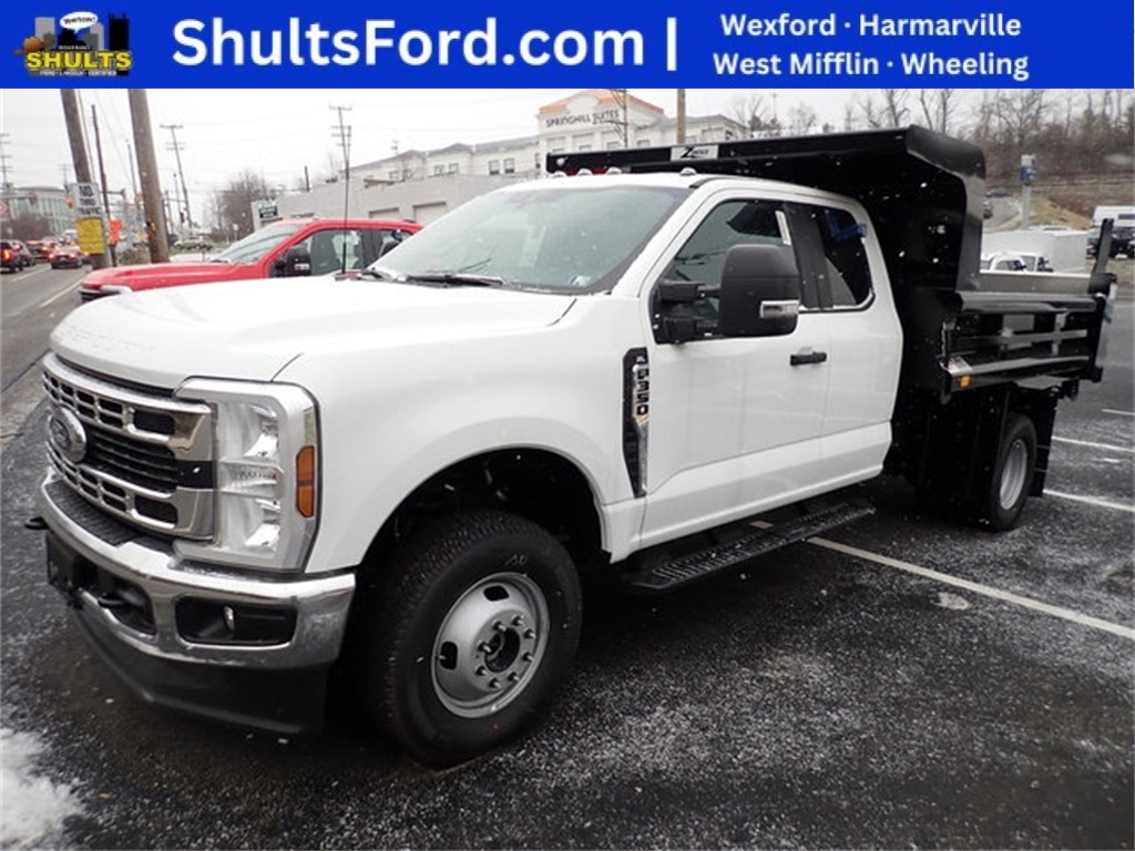 2025 Ford F-350 Super Duty Chassis Cab XL's photo