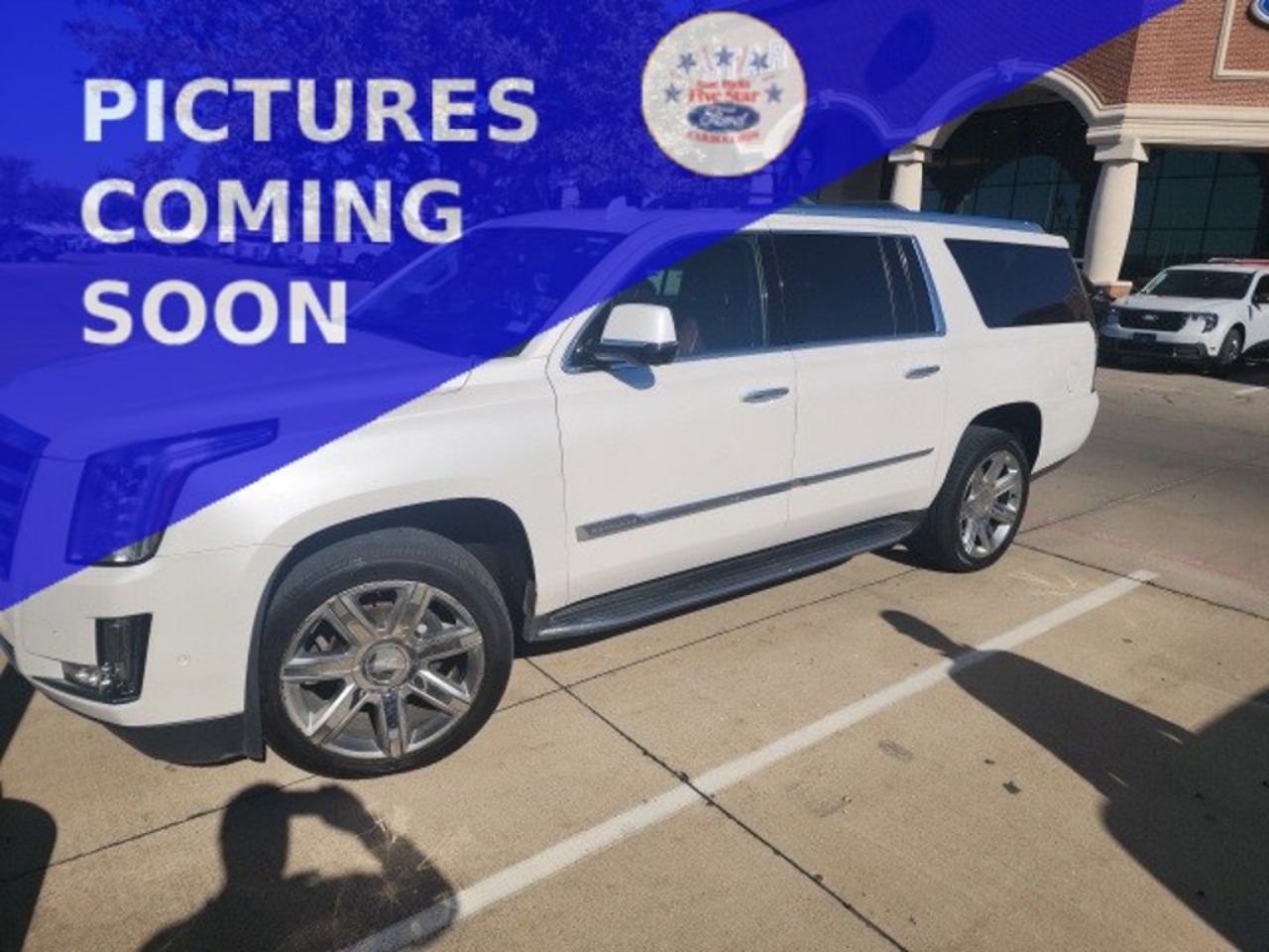 2020 Cadillac Escalade ESV Luxury's photo