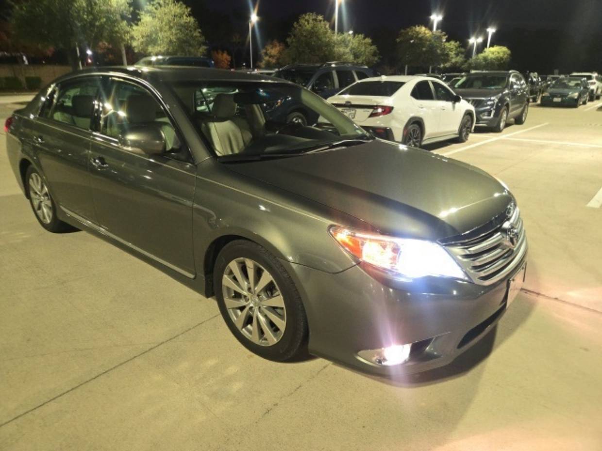 2012 Toyota Avalon Limited's photo