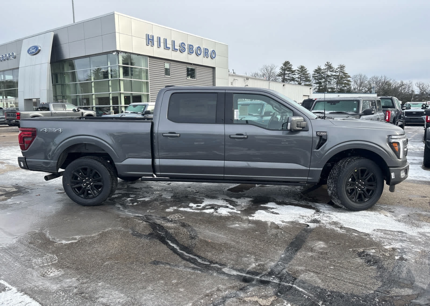 2025 Ford F-150 Platinum's photo
