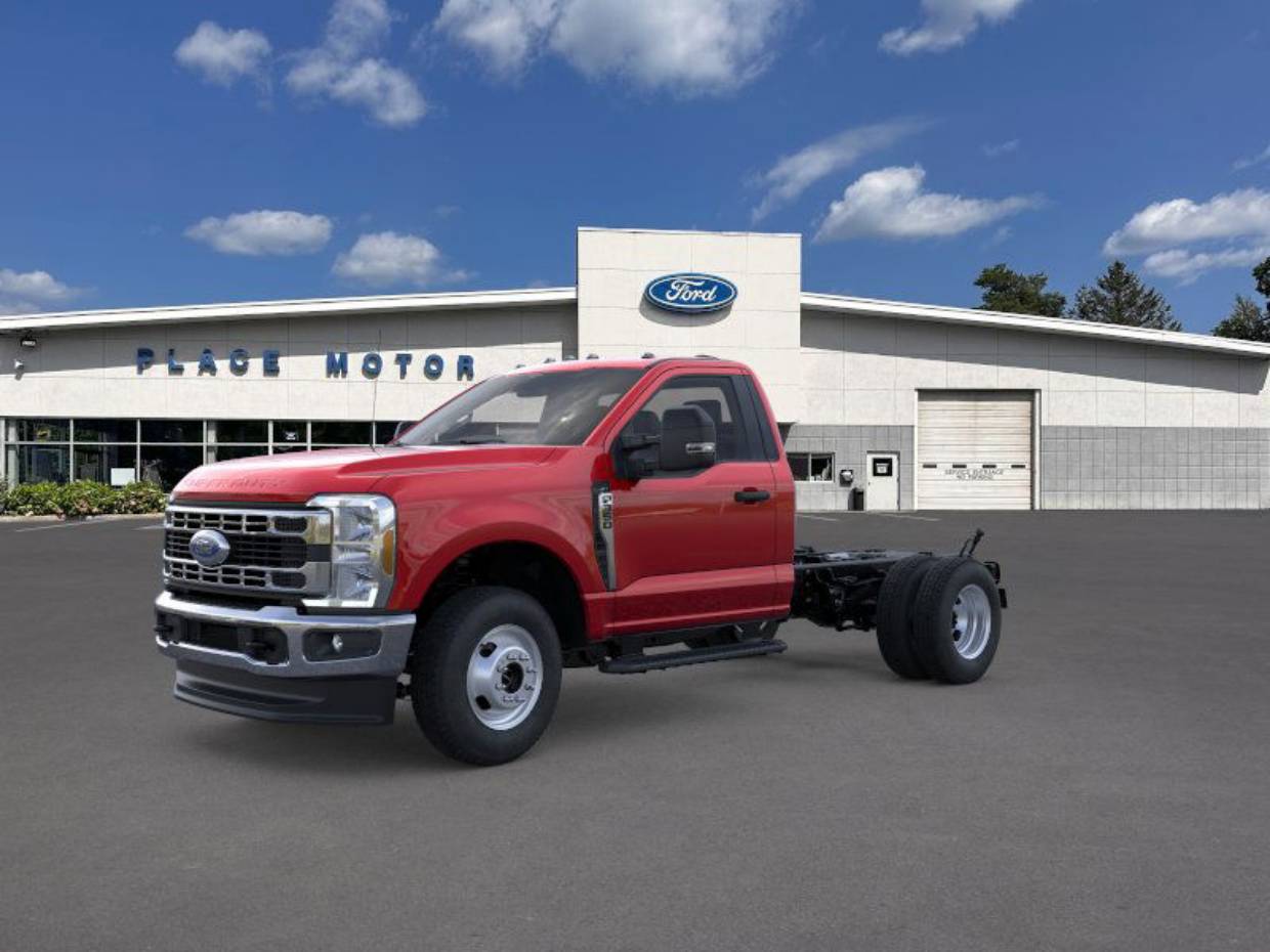 2026 Ford F-350 Super Duty Chassis Cab XLT's photo