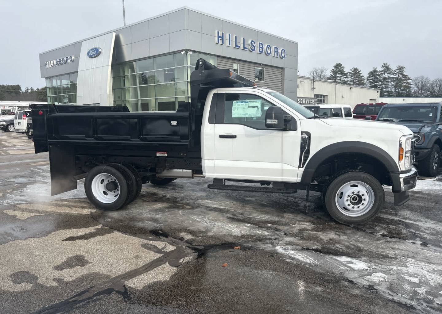 2025 Ford F-550 Super Duty Chassis Cab XL's photo